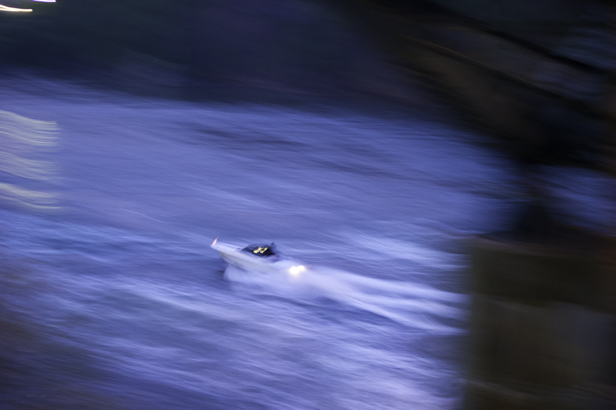 SPeed Boat against the tide