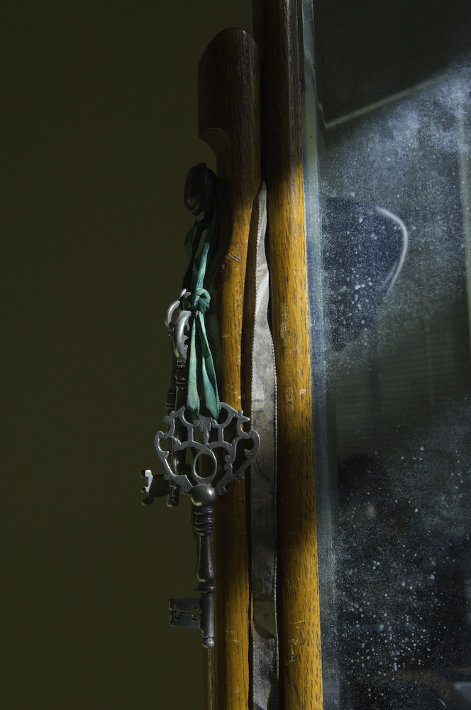 Keys on the Mirror